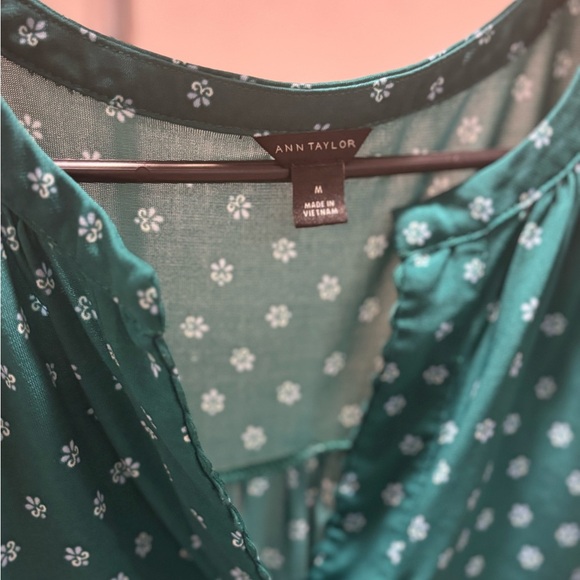 Ann Taylor Teal Sleeveless Blouse with Dot Pattern - Picture 7 of 7